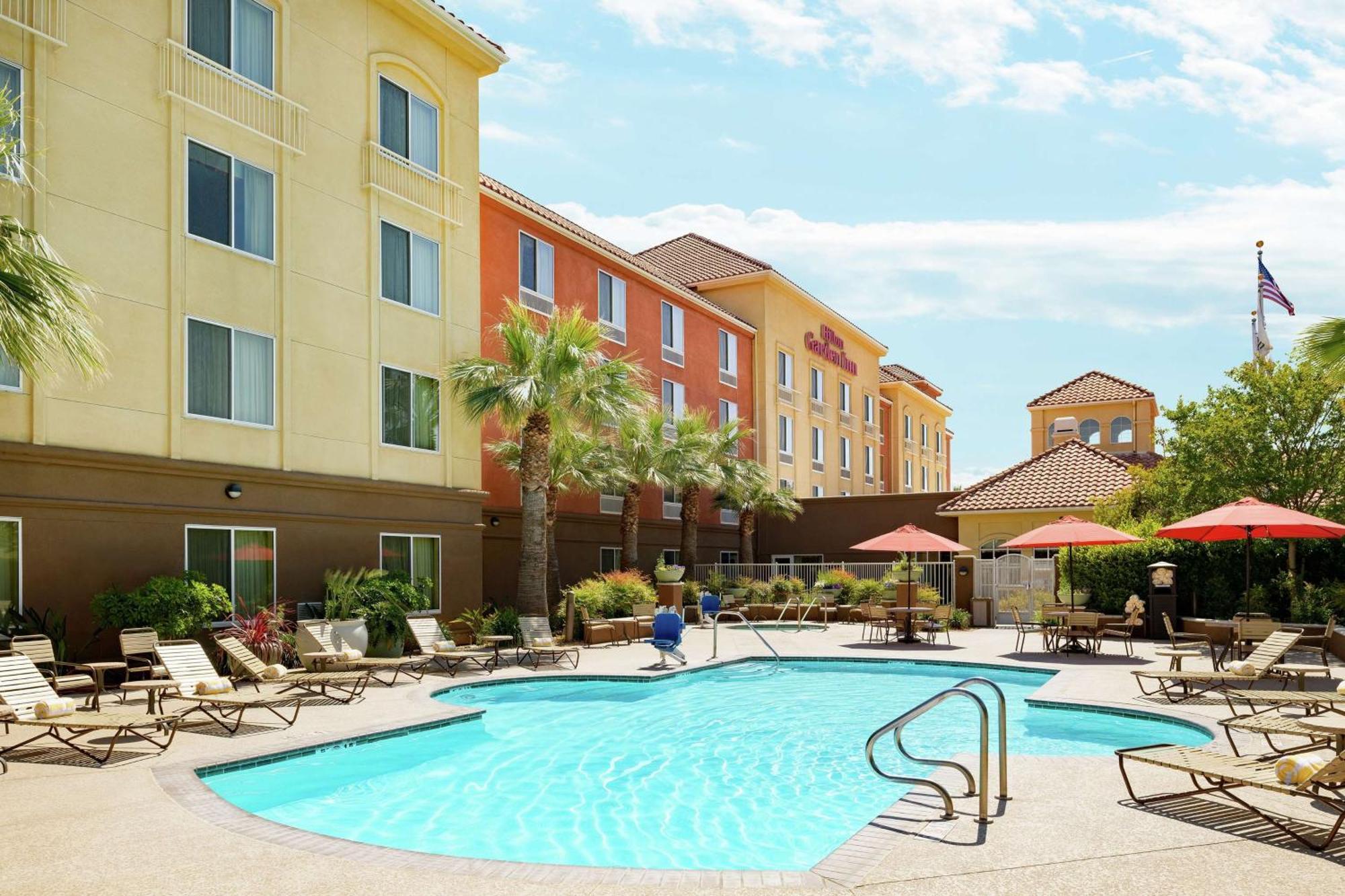 Hilton Garden Inn Fontana Exterior photo